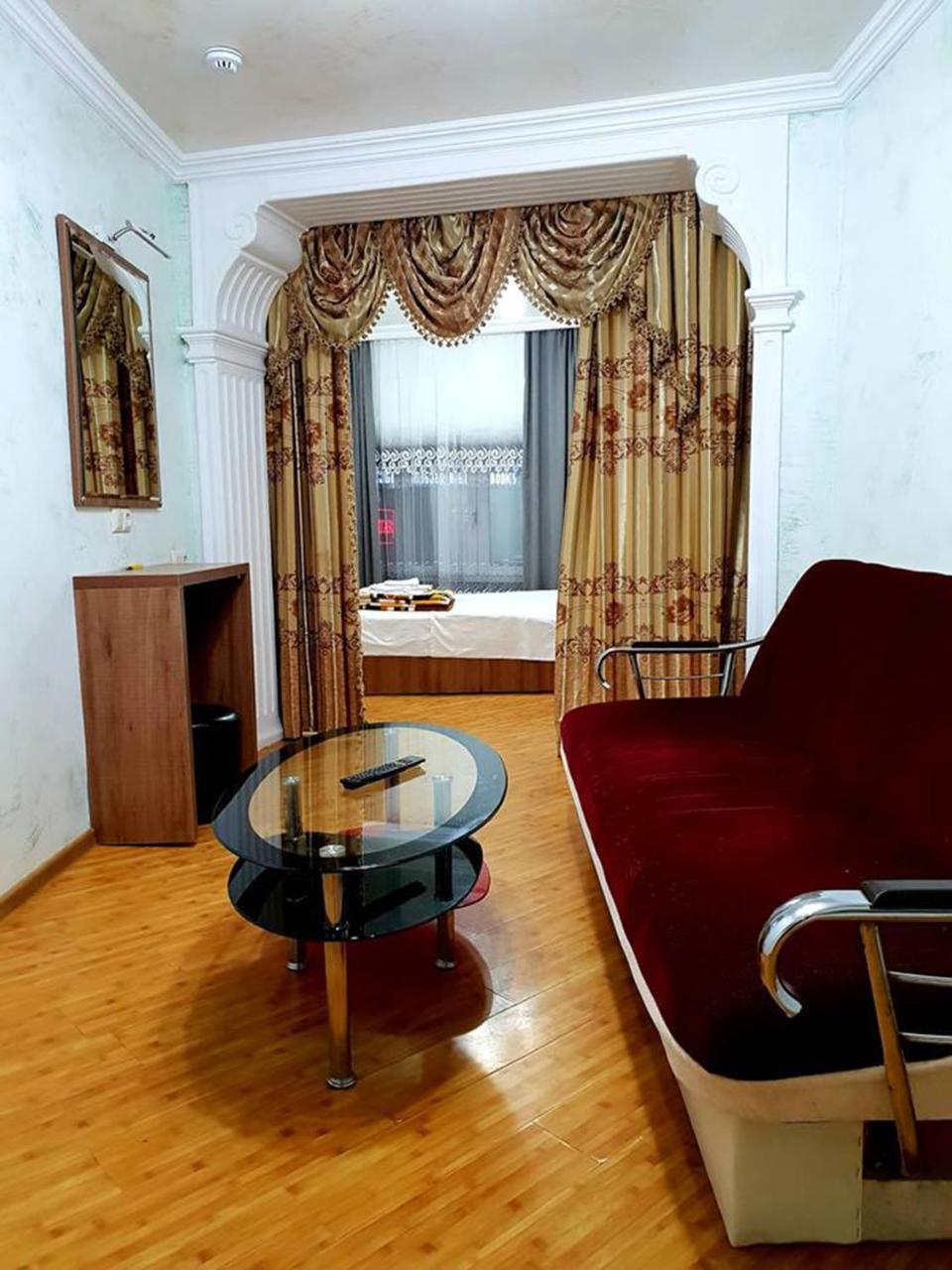Hotel Old Star 巴统 外观 照片