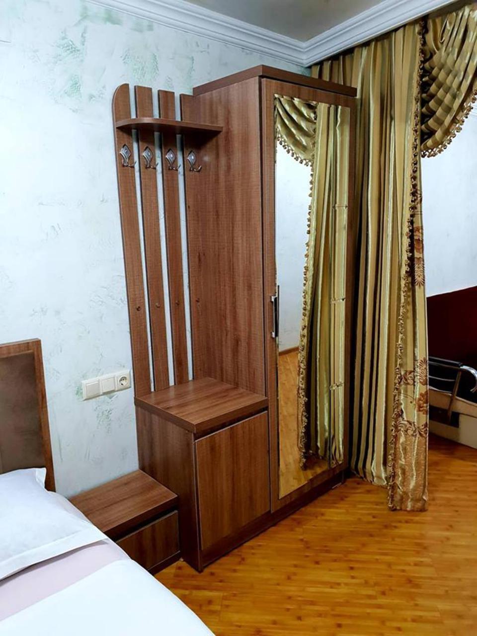 Hotel Old Star 巴统 外观 照片