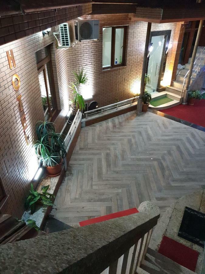 Hotel Old Star 巴统 外观 照片
