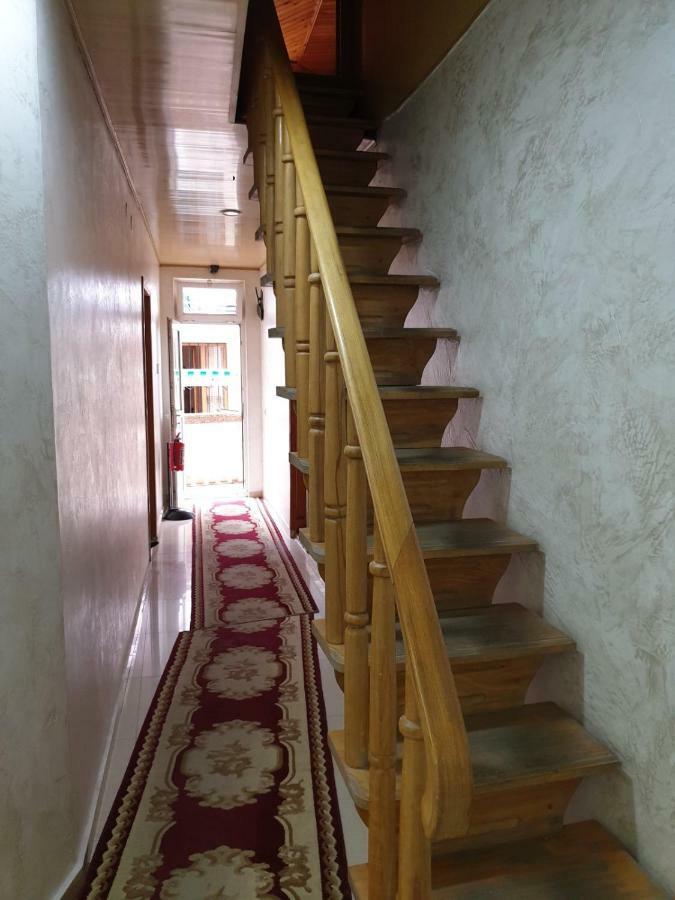 Hotel Old Star 巴统 外观 照片